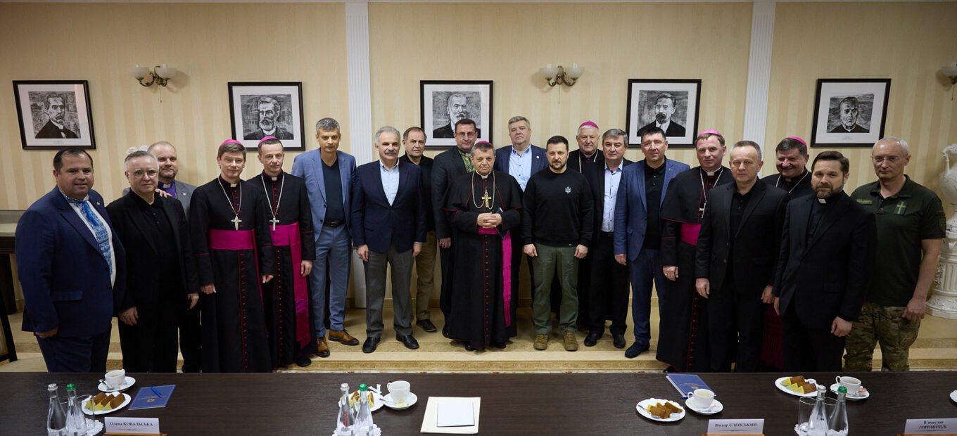 Der Präsident der Ukraine trifft sich mit den Verantwortlichen der ukrainischen Kirche und der ukrainischen Bibelgesellschaft in Kiew. April 2024