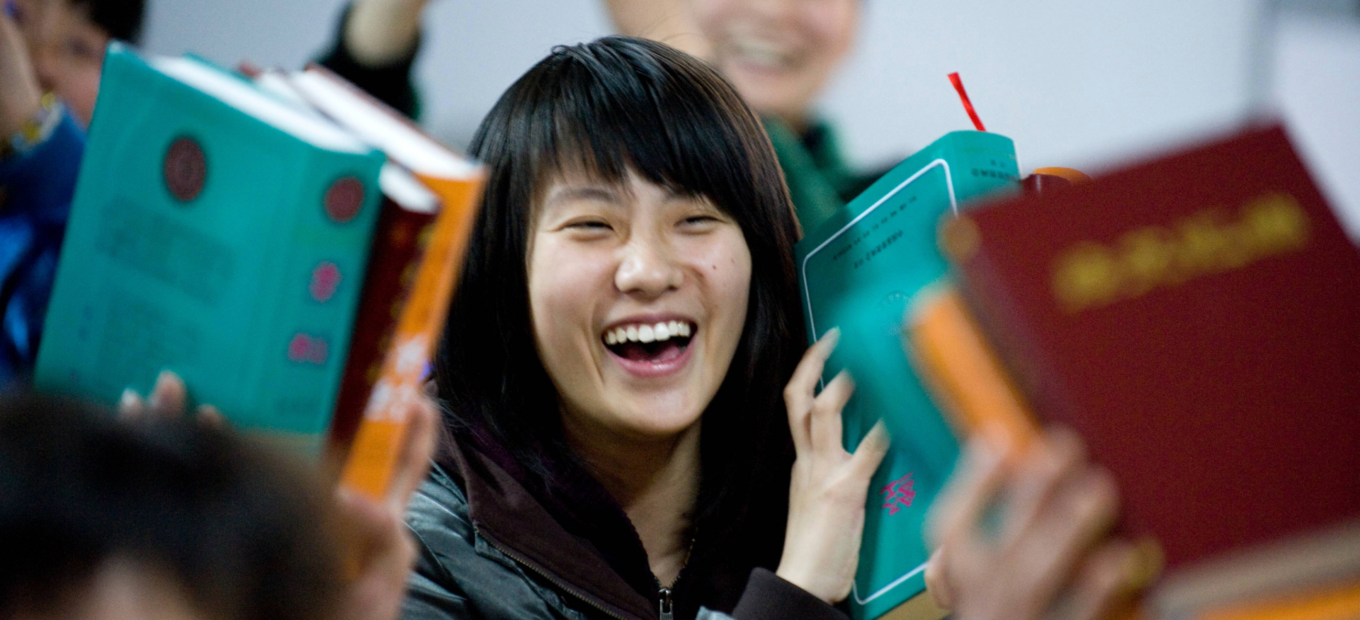 ine Studentin der Henan Bibelschule erhielt wie viele andere Studierende wissenschaftliche Schriftressourcen von den Bibelgesellschaften, die ihnen im Studium und zukünftigen Dienst helfen. Zhengzhou, Provinz Henan, China. Foto: Dag Smemo, Norwegische Bibelgesellschaft.