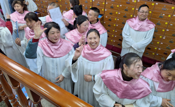 Cantanti del coro della chiesa di Huai'an, nella provincia di Jiangsu.