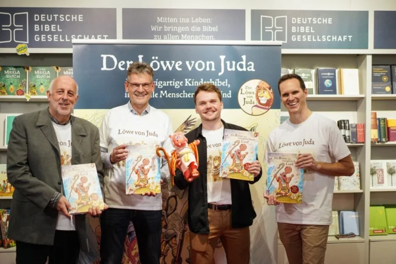 Michael Jahnke (Programmleiter), Dr. Christoph Rösel (Generalsekretär), Haakon Lie, Thomas S. Hansen (Fennec Publishing) auf der Frankfurter Buchmesse. Bild: Deutsche Bibelgesellschaft
