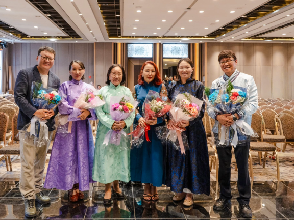 The new Mongolian Standard Version (MSV) was presented to the Mongolian people by the Mongolian Union Bible Society (MUBS) on August 7, during a special service in the nation's capital, Ulaanbaatar.